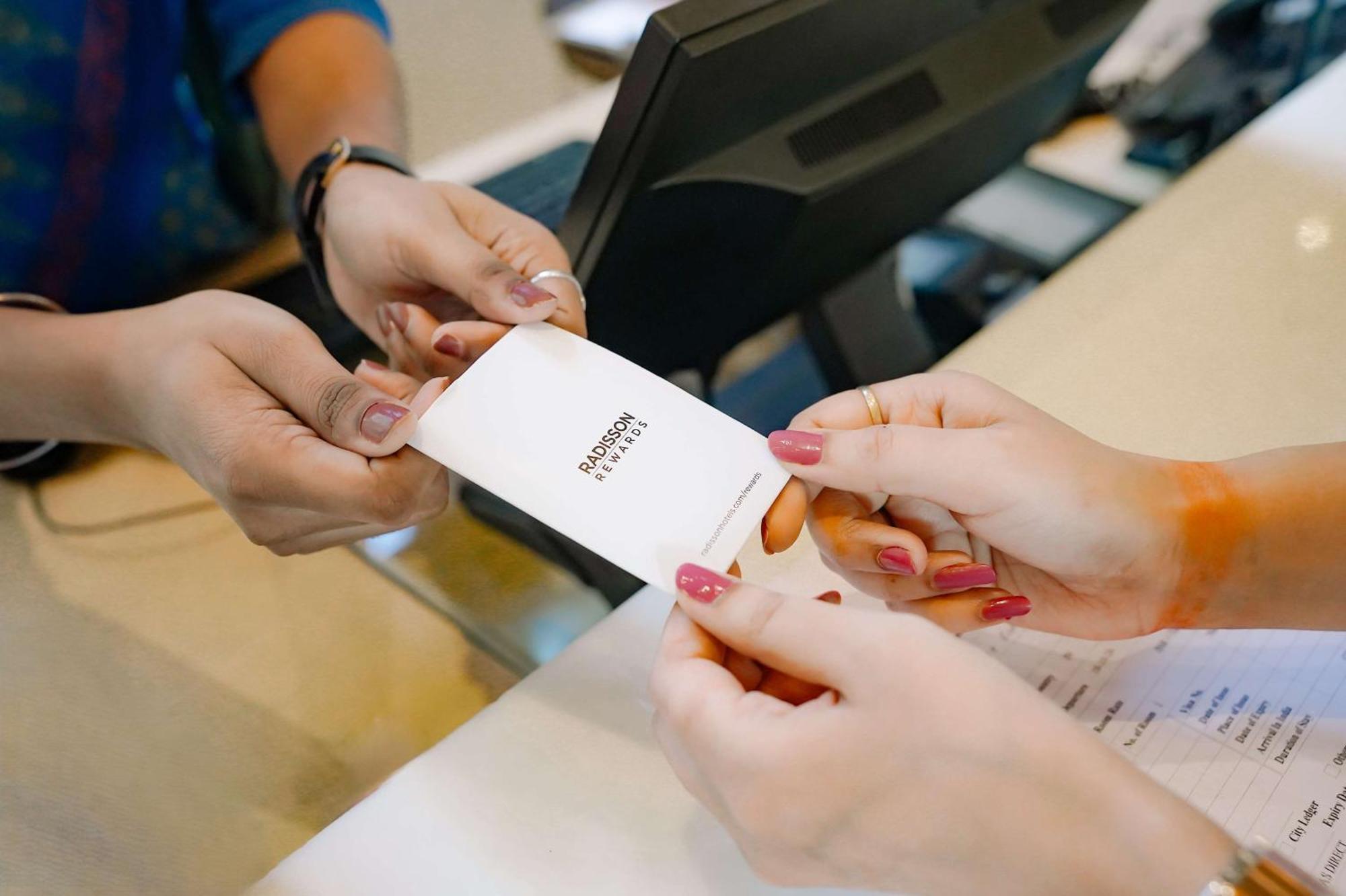 Radisson Blu Hotel Amritsar Extérieur photo A person's identity is verified with a passport at a border crossing.