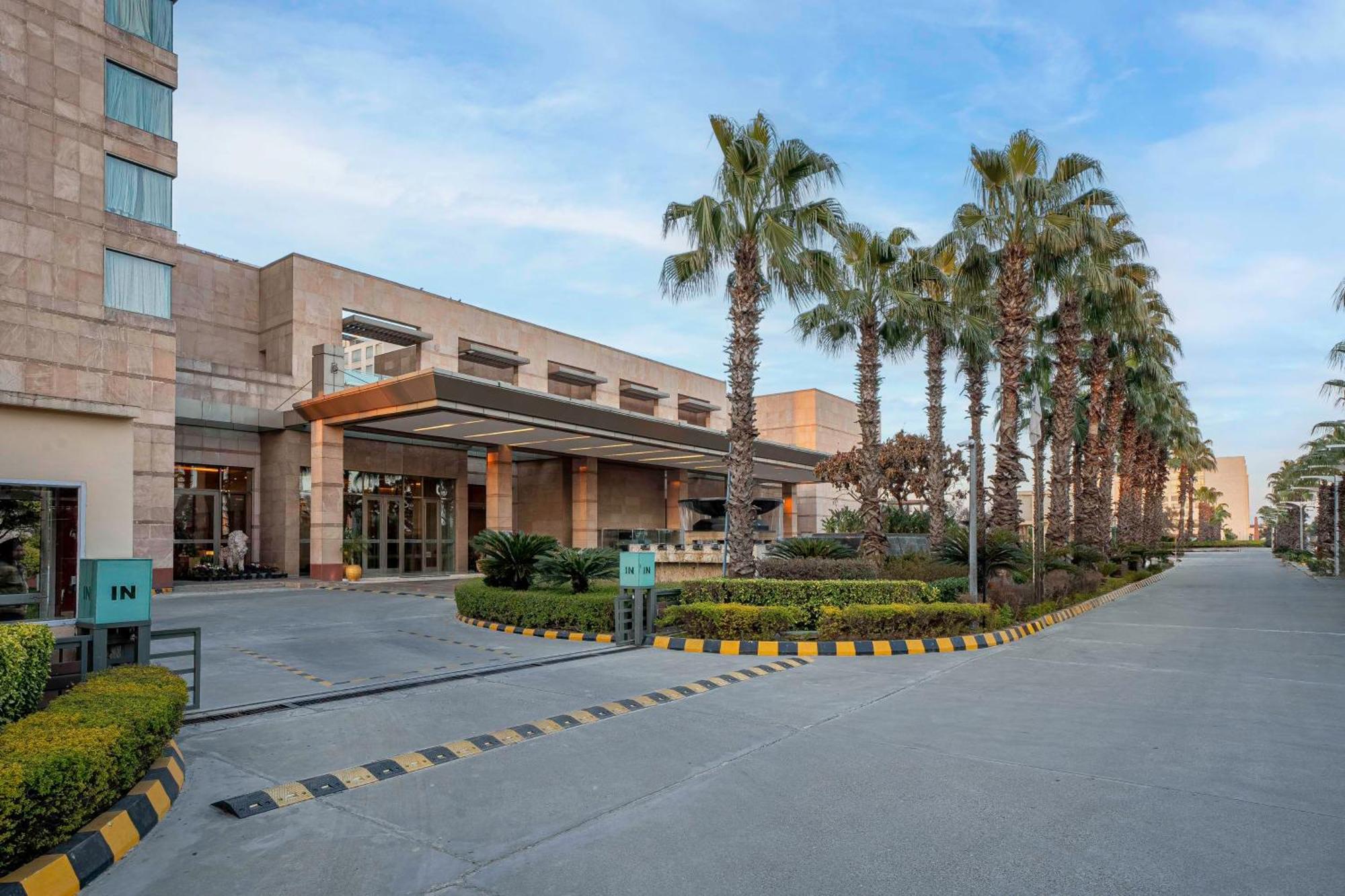 Radisson Blu Hotel Amritsar Extérieur photo The Leela Palace, New Delhi